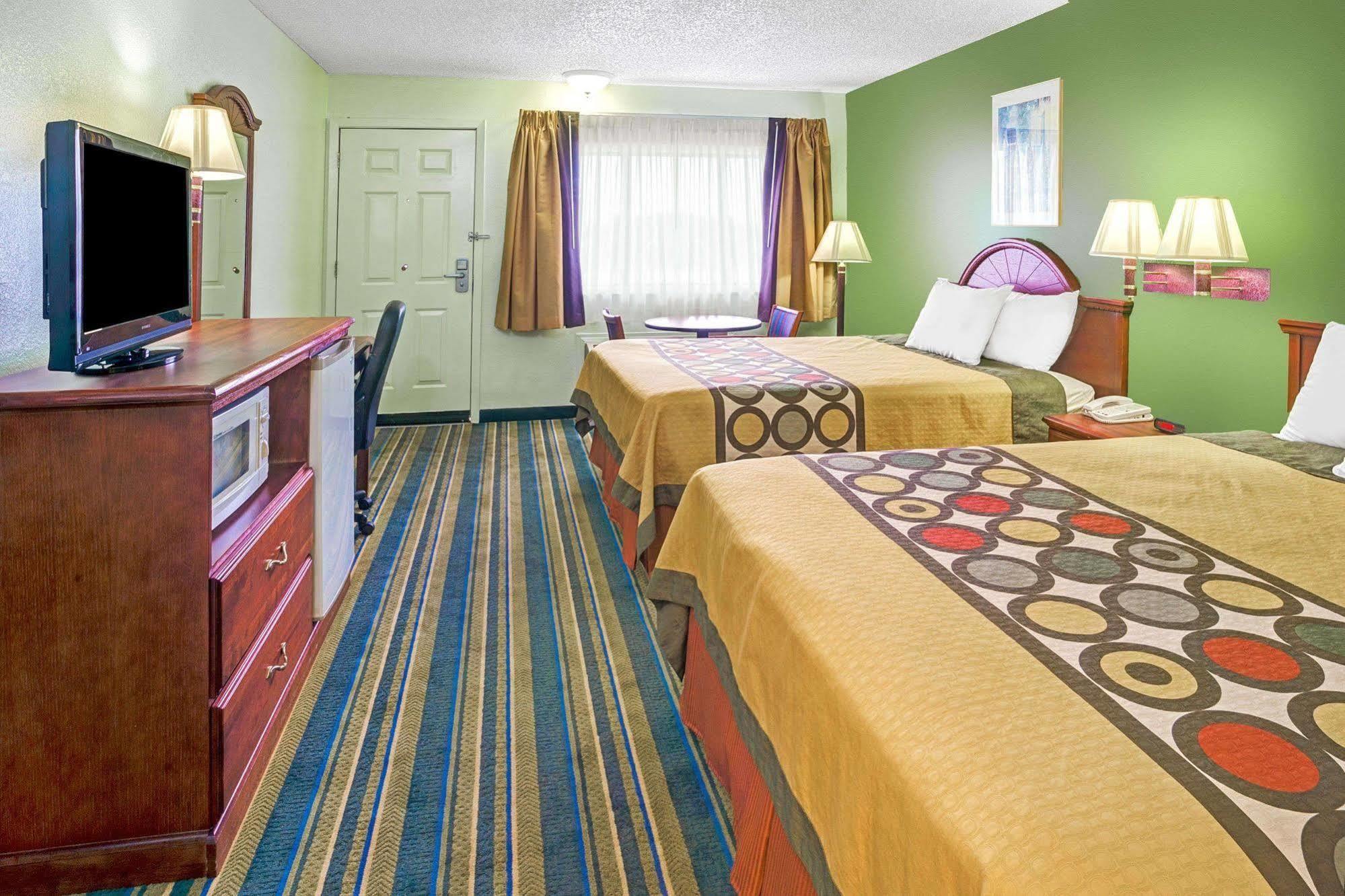 Super 8 by Wyndham Yreka Hotel Eksteriør billede