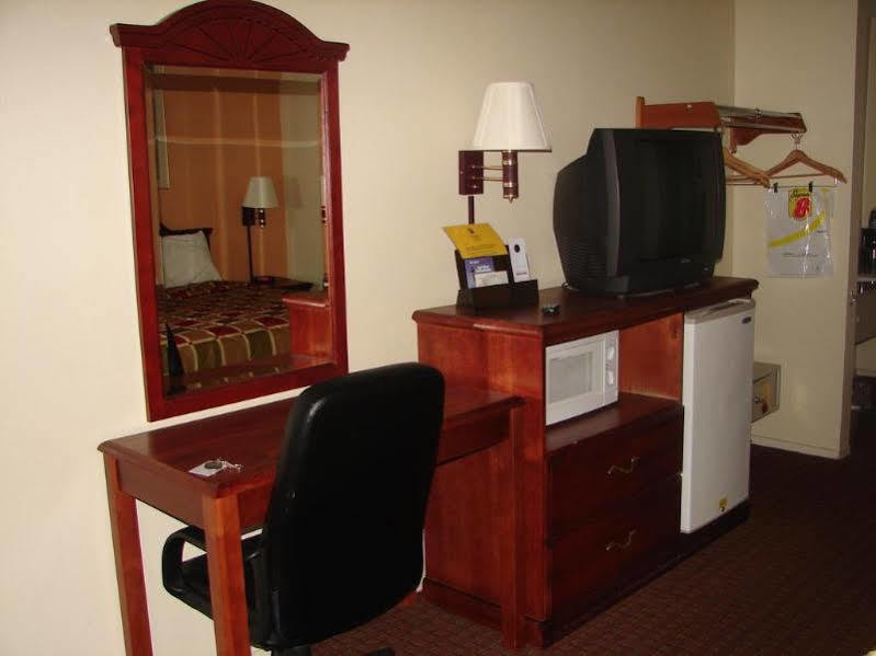 Super 8 by Wyndham Yreka Hotel Eksteriør billede